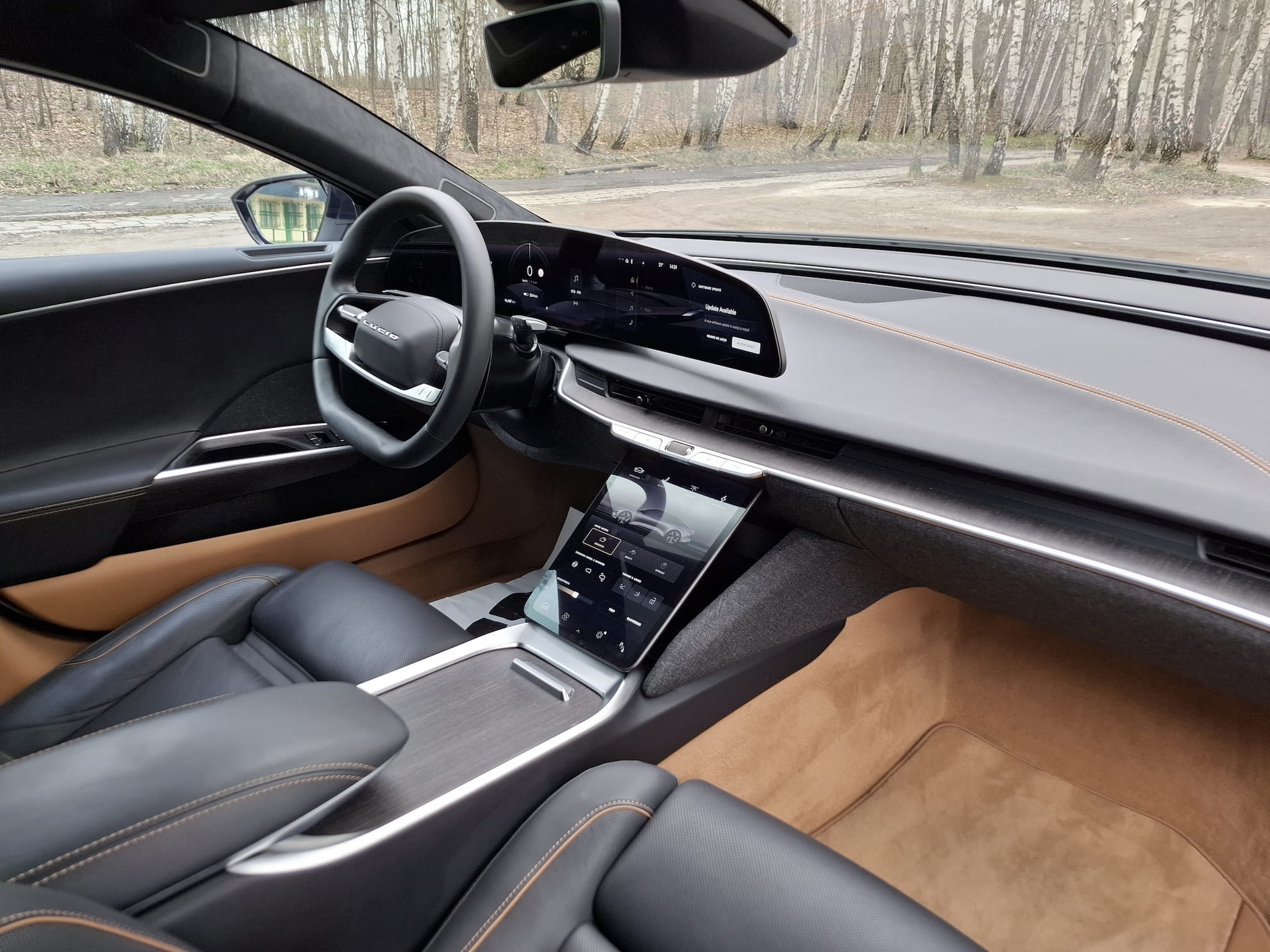 Lucid Grand Touring po detailingu wnętrza