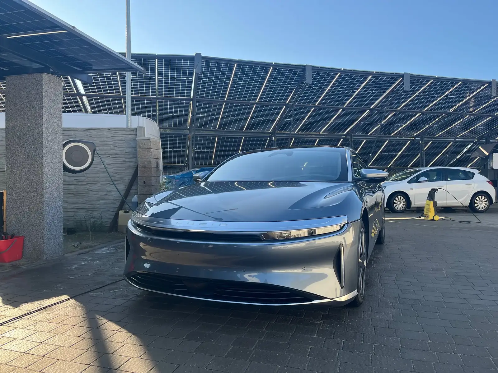 Lucid Grand Touring po myciu zewnętrznym w WM Detail